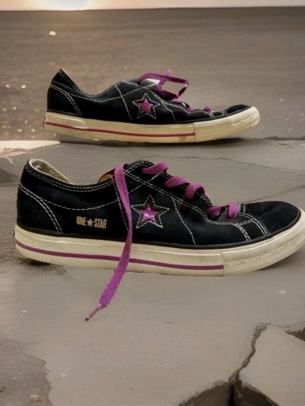 Converse One Star Black Sneakers with Pink Glitter Star Accents women’s 5.5